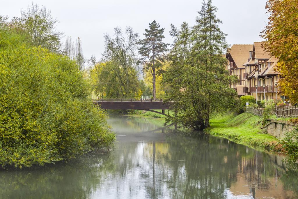 Karma Manoir Des Deux Amants Aparthotel Connelles Exterior foto