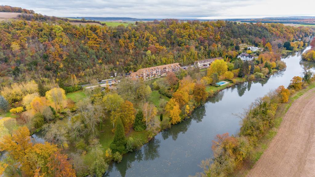 Karma Manoir Des Deux Amants Aparthotel Connelles Exterior foto