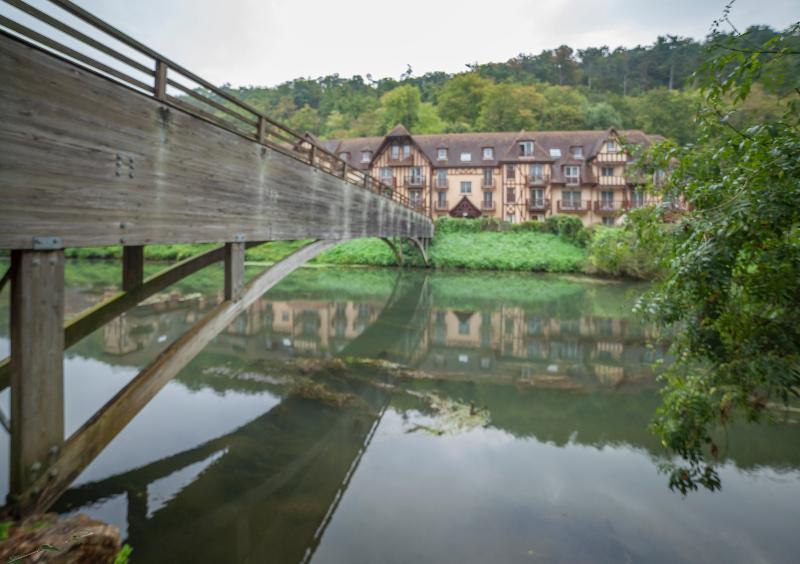 Karma Manoir Des Deux Amants Aparthotel Connelles Exterior foto