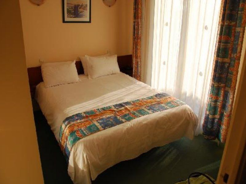 Karma Manoir Des Deux Amants Aparthotel Connelles Exterior foto