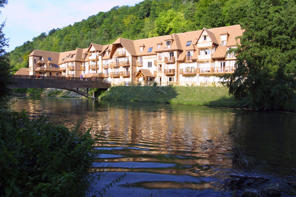 Karma Manoir Des Deux Amants Aparthotel Connelles Exterior foto