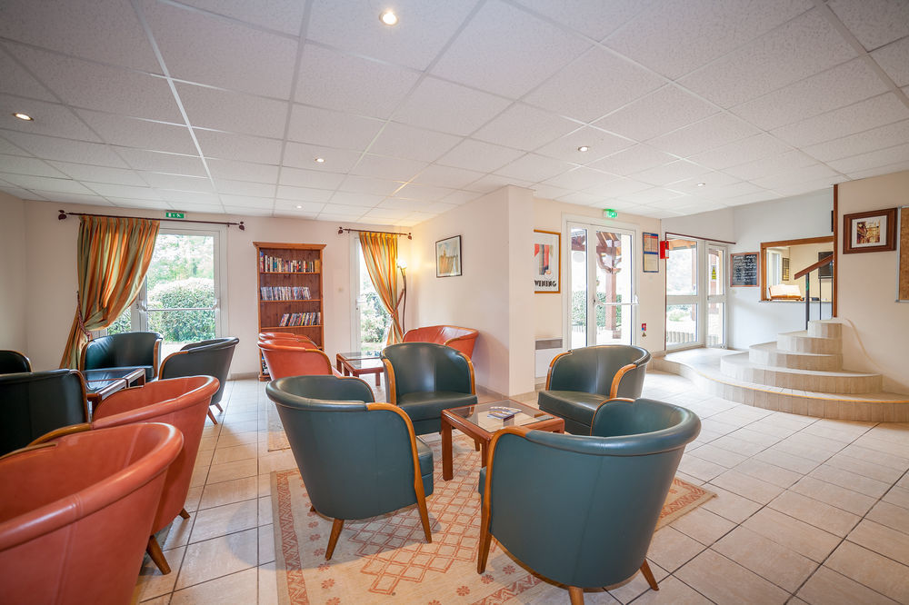 Karma Manoir Des Deux Amants Aparthotel Connelles Exterior foto