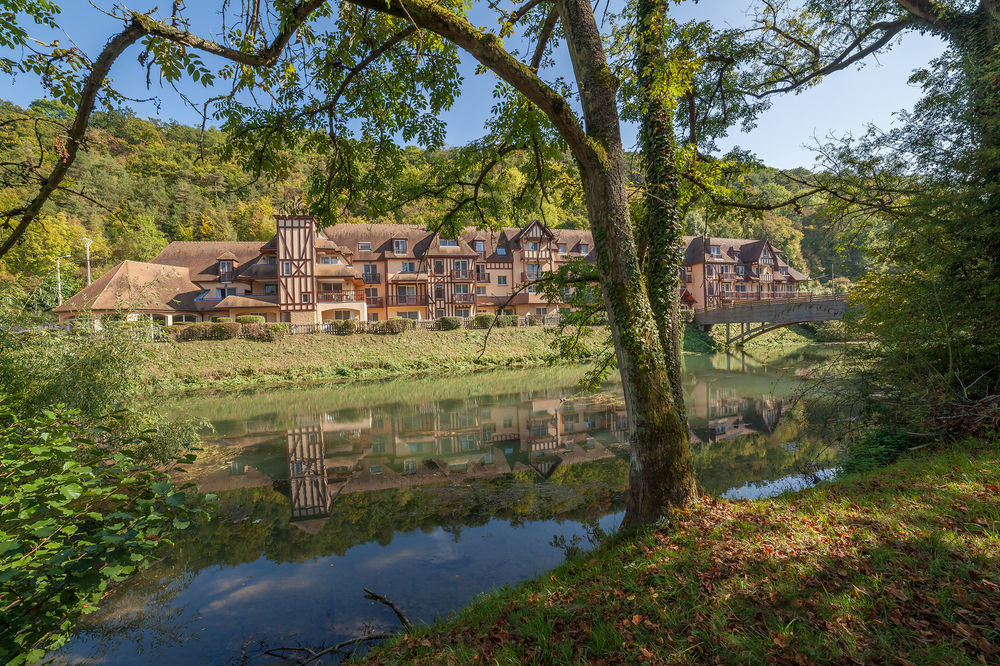 Karma Manoir Des Deux Amants Aparthotel Connelles Exterior foto