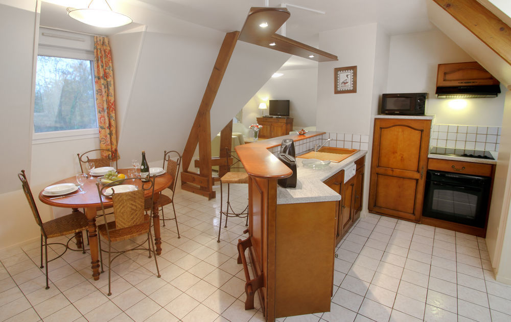 Karma Manoir Des Deux Amants Aparthotel Connelles Exterior foto