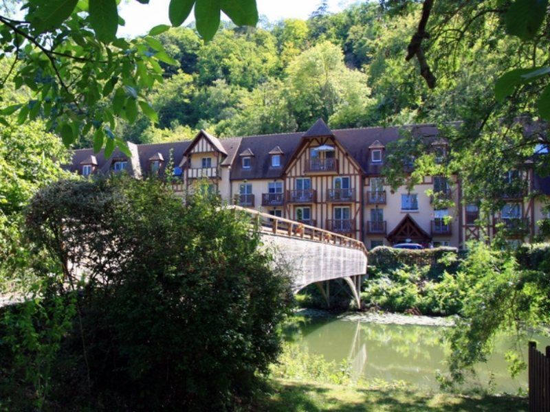Karma Manoir Des Deux Amants Aparthotel Connelles Exterior foto