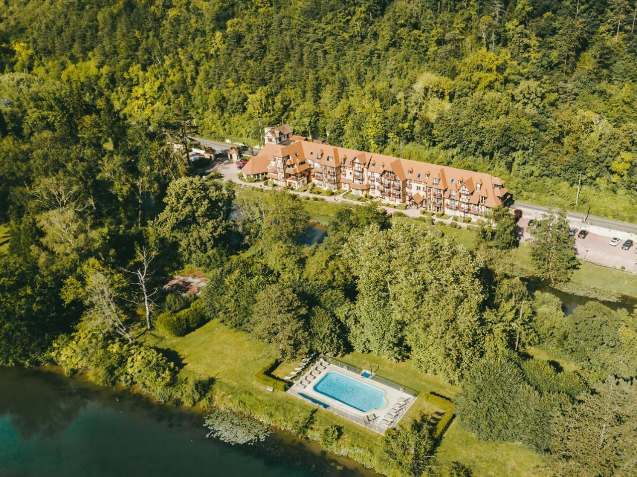 Karma Manoir Des Deux Amants Aparthotel Connelles Exterior foto
