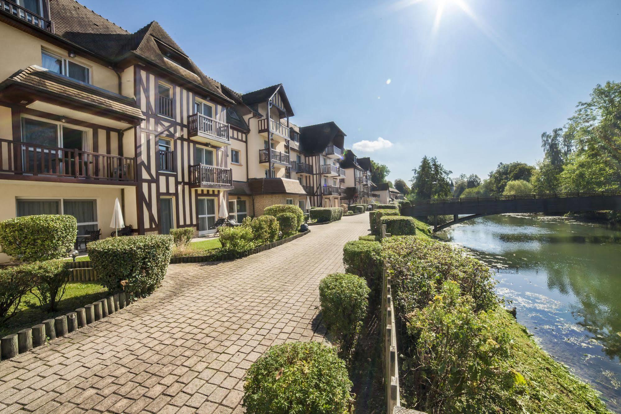 Karma Manoir Des Deux Amants Aparthotel Connelles Exterior foto