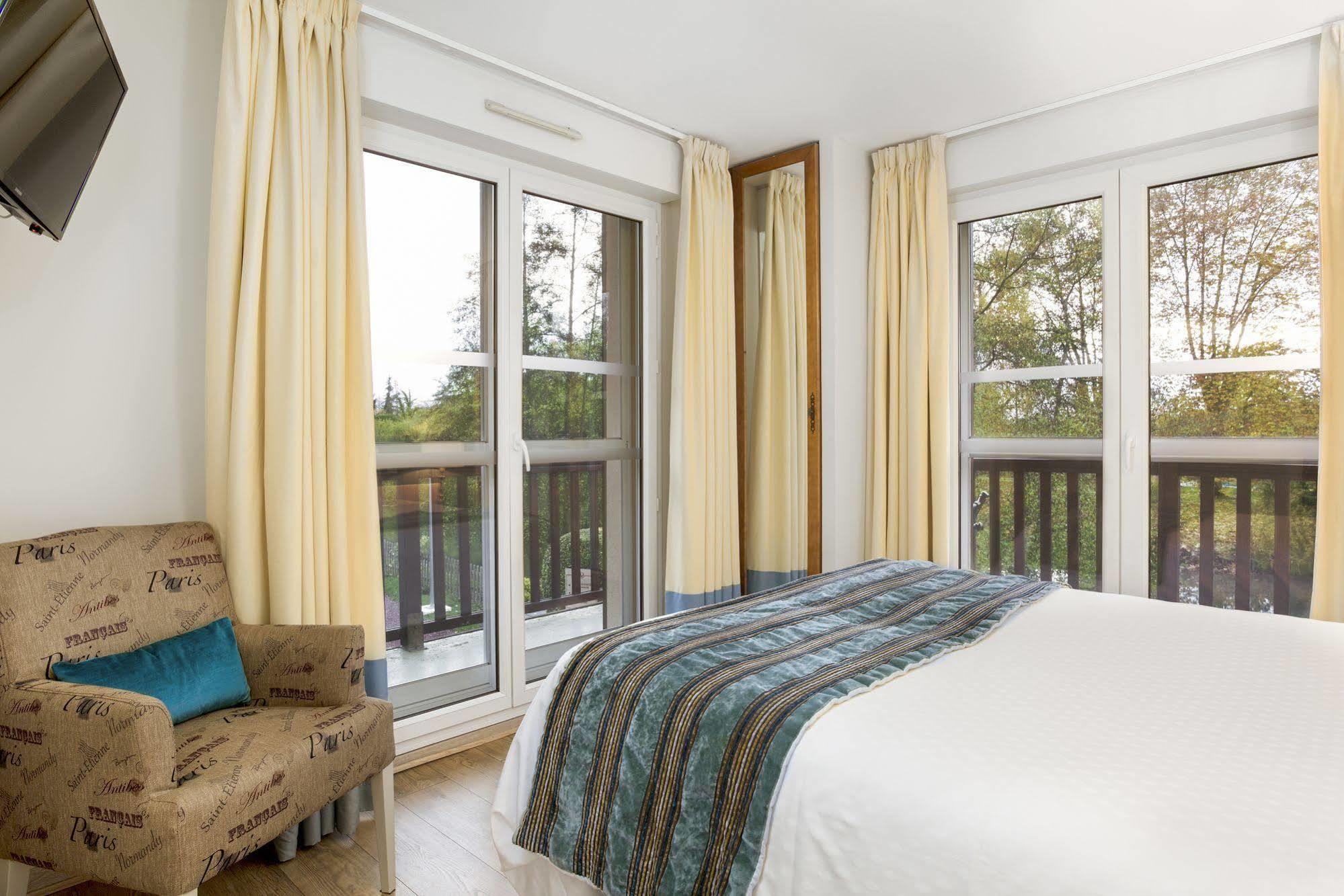 Karma Manoir Des Deux Amants Aparthotel Connelles Exterior foto