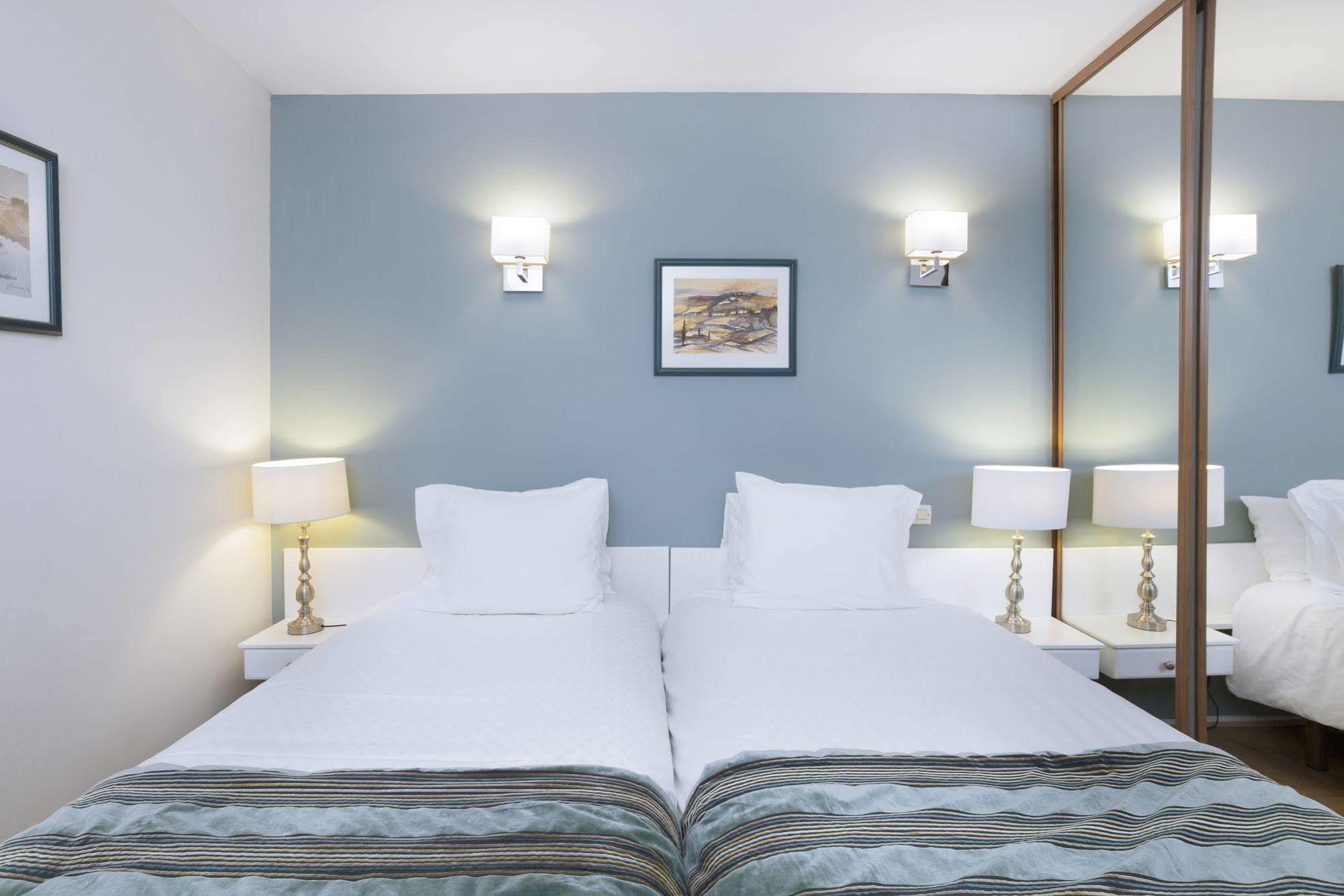 Karma Manoir Des Deux Amants Aparthotel Connelles Exterior foto