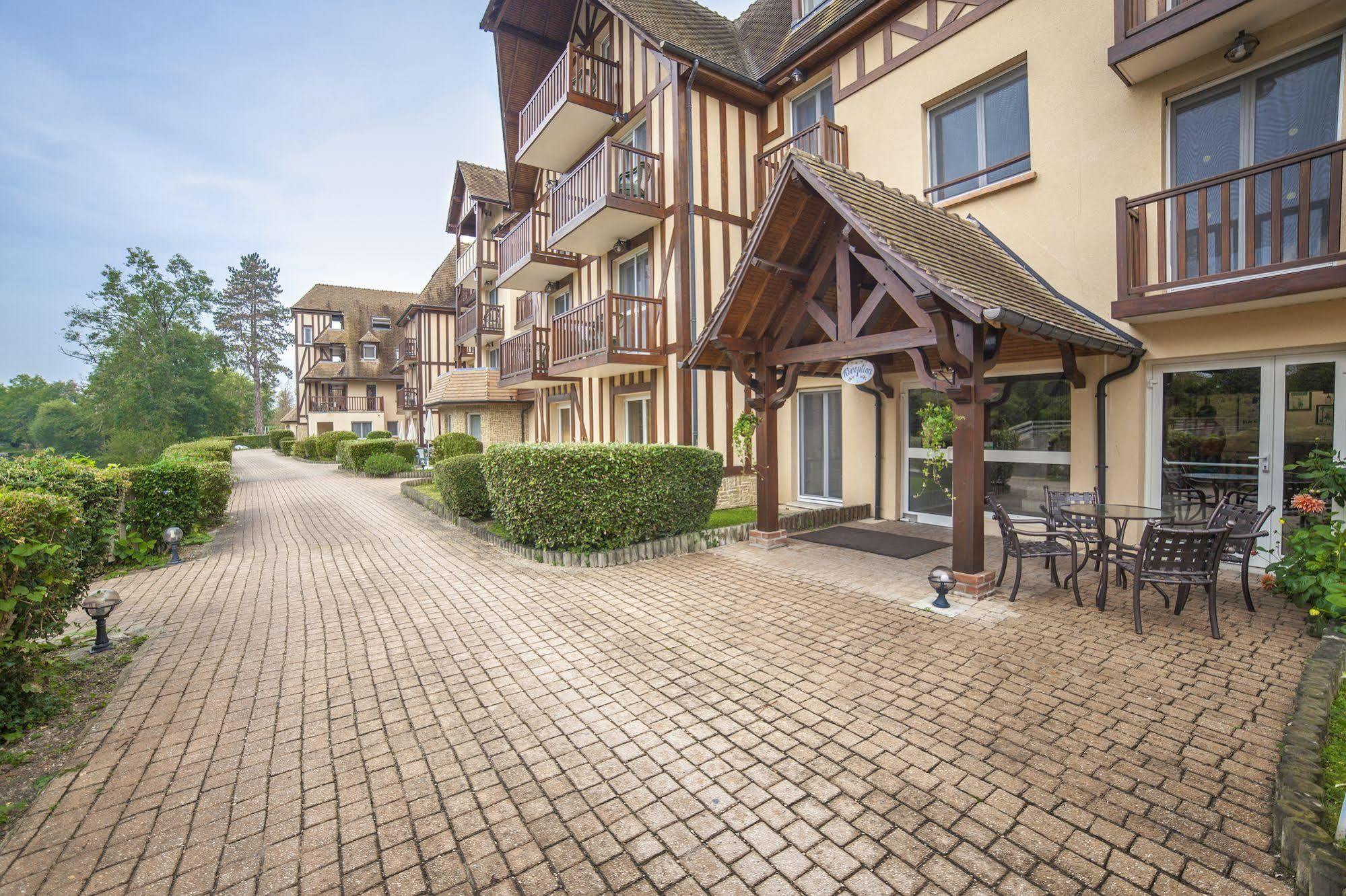 Karma Manoir Des Deux Amants Aparthotel Connelles Exterior foto