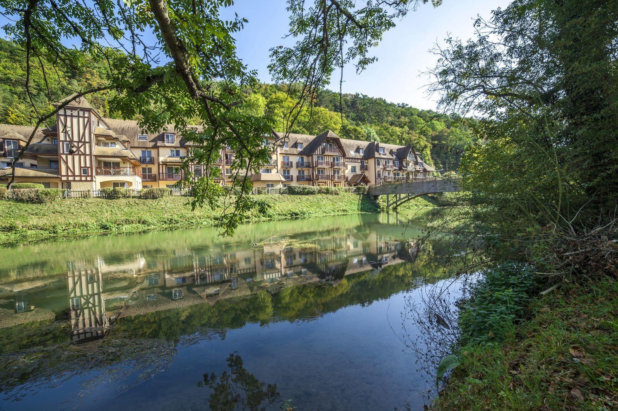 Karma Manoir Des Deux Amants Aparthotel Connelles Exterior foto