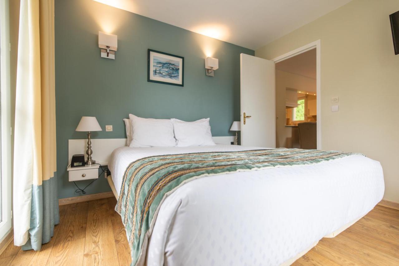 Karma Manoir Des Deux Amants Aparthotel Connelles Exterior foto